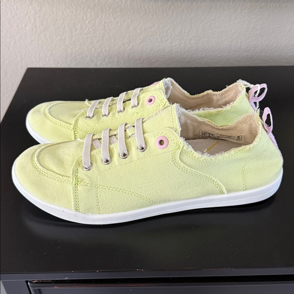 Vionic Beach Pismo Canvas Sneakers - Picture 7 of 11